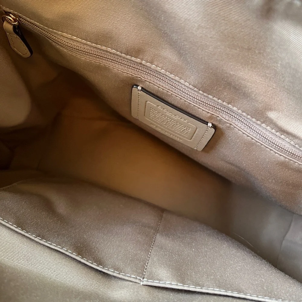 Authentic Coach C5690 “Kleo” Large Carryall Pebbled Leather Handbag in Chalk